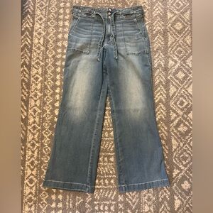 White House Black Market Faded Blue Wide-high rise jeans size 12 (A203)